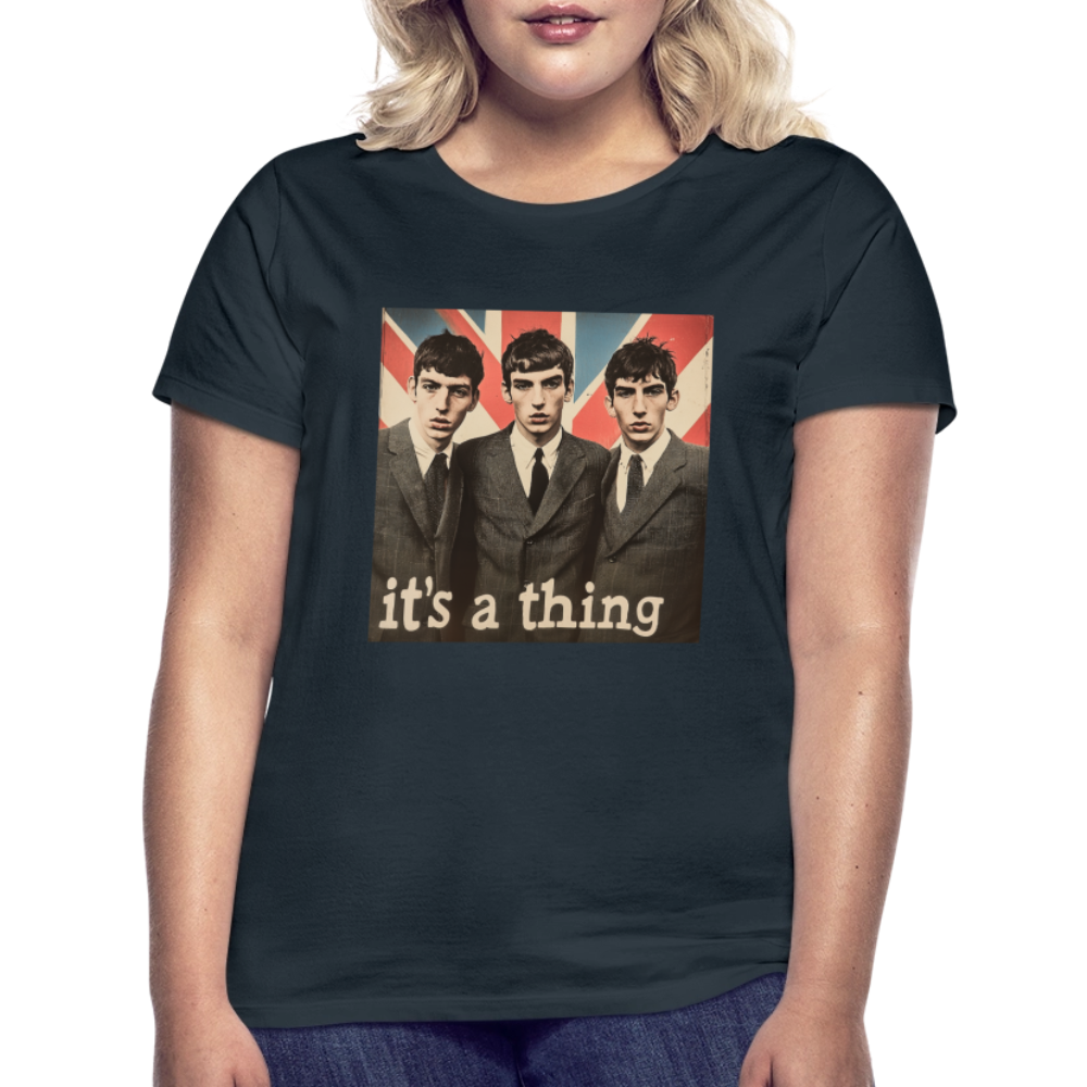 British, Bold & Unapologetic, T-shirt dam - marinblå
