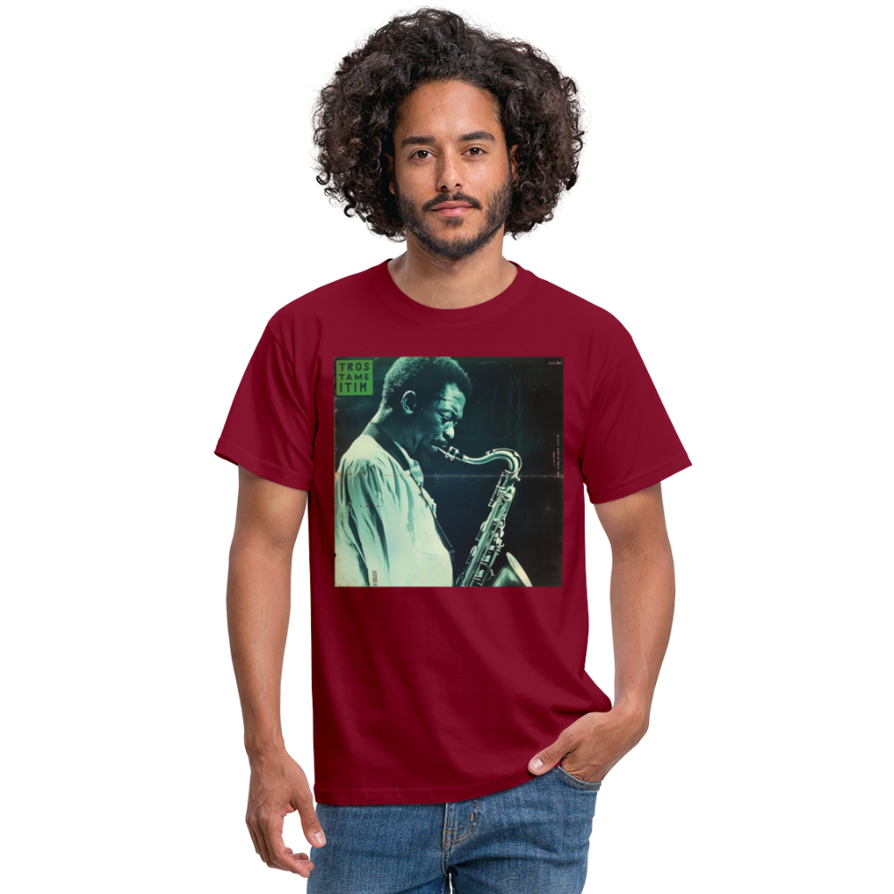 Gåtfull figur i jazzens underground, T-shirt herr - tegelröd
