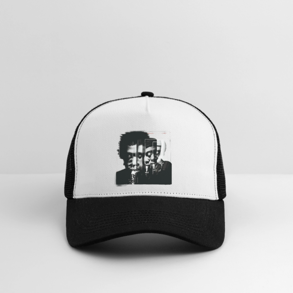 Between Breaths, Trucker Cap - vit/svart
