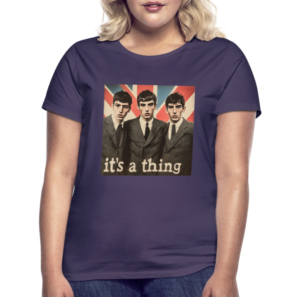 British, Bold & Unapologetic, T-shirt dam - mörklila