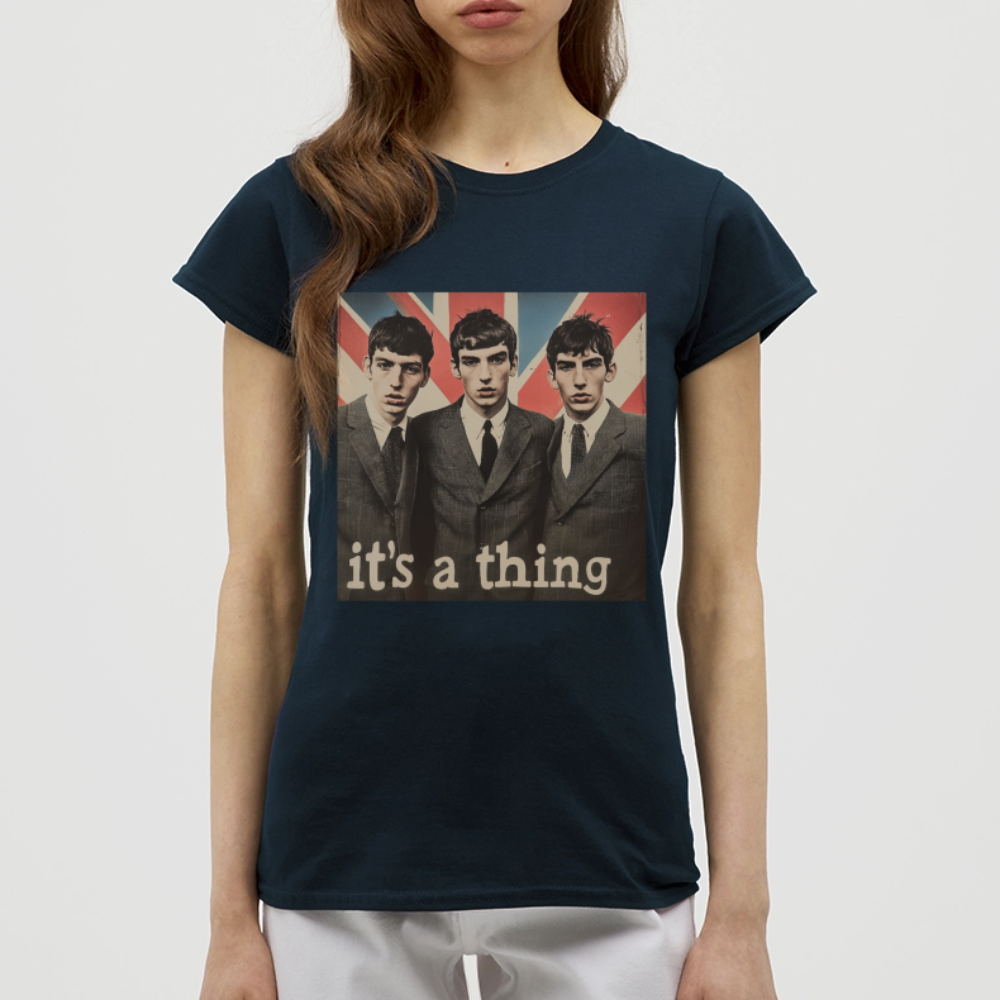 British, Bold & Unapologetic, T-shirt dam - marinblå