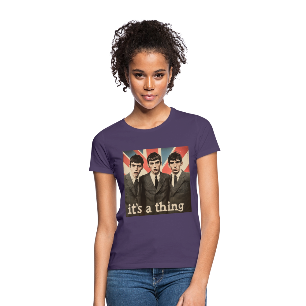 British, Bold & Unapologetic, T-shirt dam - mörklila