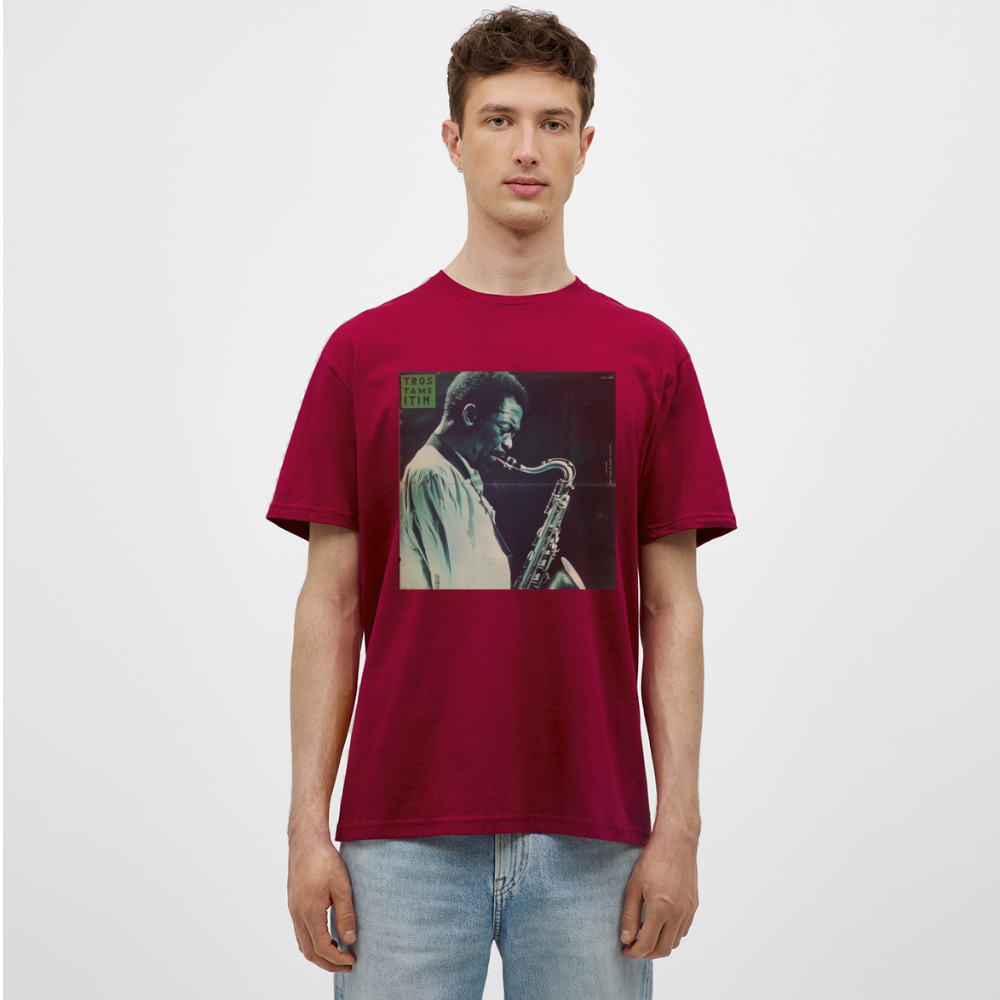 Gåtfull figur i jazzens underground, T-shirt herr - tegelröd