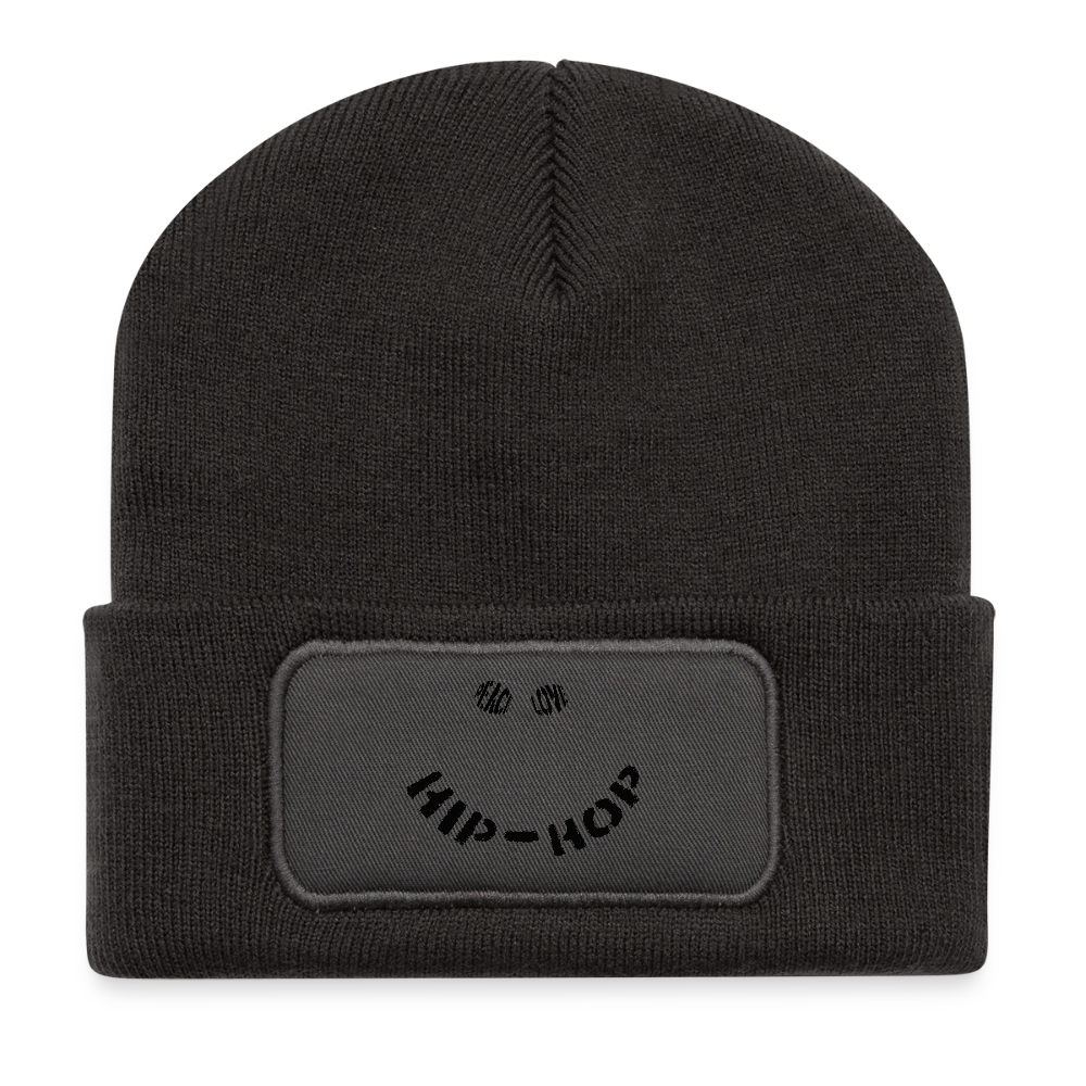 Peace, Love & Hip-Hop, Återvunnen mössa med märke - mörkgrå