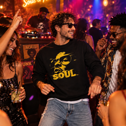 Funky soul hoodie i svart bärs av en man på soul/funk klubb - Acceso