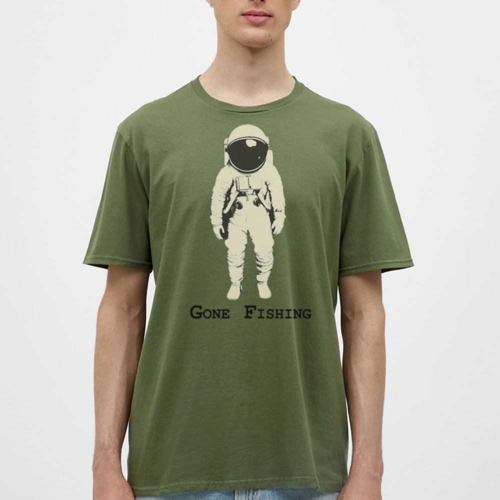 Drifting Beyond – Gone Fishing, T-shirt herr - Militärgrön