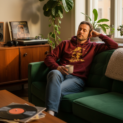 Funky Soul hoodie bordeaux lifestyle vardagsrum 